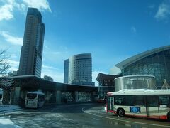 金沢駅からはバス。前回来たときは歩いたけど今回は雪だしね。