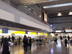 羽田空港第1ターミナルからスカイマークエアラインズで新千歳空港へ向かいます。