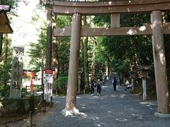 狭井神社に到着しました。
もうすぐゴールですね。