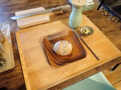 朝ご飯
本当はパン２個なんですが、食べきれないので１個にしてもらいました。
スムージー激ウマです。