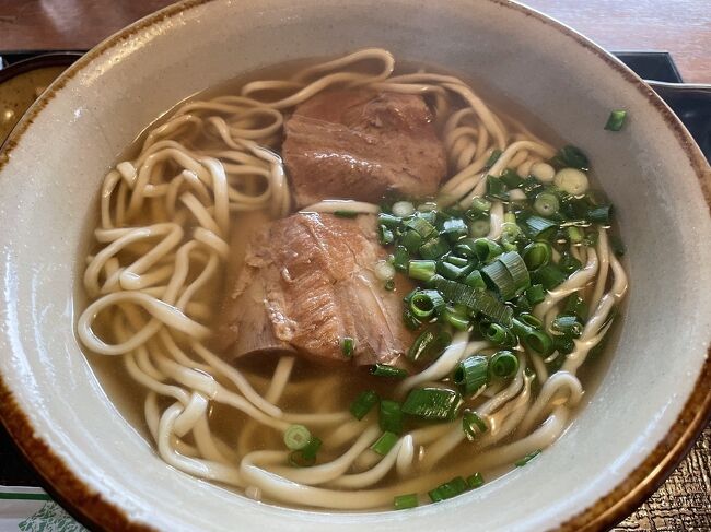 本ソーキそば870円<br />味は普通<br />甘味のメニューもあるので喫茶として利用してもいいのかも。