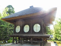 円窓亭。

鎌倉時代に春日大社の経蔵として建てられました。

国の重文というのに、長らく結構なあばら家状態で浅茅ヶ原園地にありましたが、2、３年ほど前に元あった付近のこちらに移築。

立派な姿によみがえりました。
