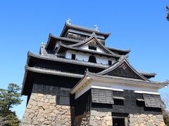 松江城

全国に12城しかない現存天守、国宝です