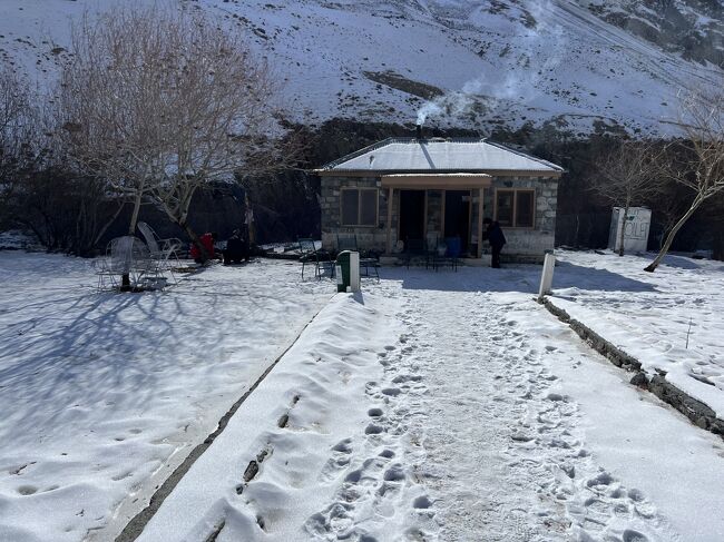 国立公園職員が使用する小屋を貸してもらいます