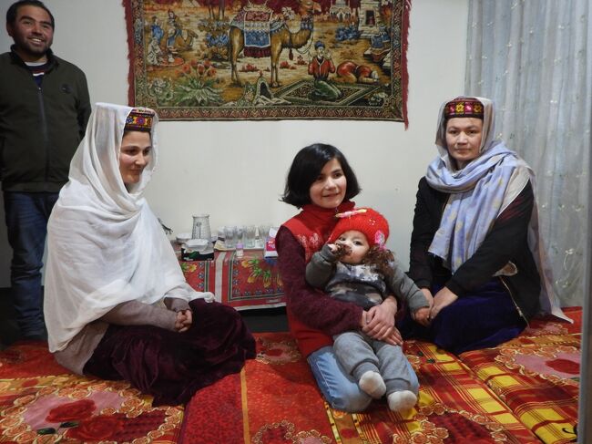 伝統衣装を着て歓迎してくれました。