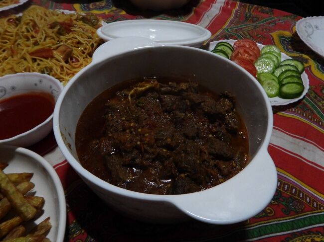 これは写真が暗いけど、ヒマラヤアイベックスの煮込み<br />おいしいのでたくさん食べてしまった。