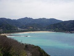 展望台の南側には「白鶴浜海水浴場」が見えます。熊本に住む方は遠浅で水の濁った有明海を避けて、この辺りまで海水浴に来るそうです。