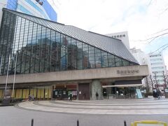 駅前の風景、東京芸術劇場