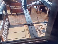 日下部民芸館　２階から撮影
大きな梁（はり）が 見どころです
