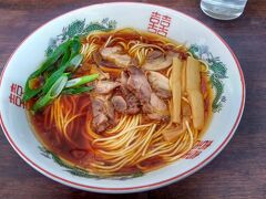 笠岡ラーメン
鶏ガラしょうゆ味のスープがおいしい！
麺も歯ごたえがあっておいしい！
チャーシューも鶏でおいしい！