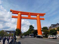 平安神宮の大鳥居。