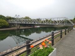 岡山城のそばに後楽園に渡るための橋もありました。
私は今回は後楽園には行きませんでしたが、お時間がある方は是非。