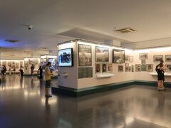 ②REQUIEM (回想)と③VIETNAM -WAR AND PEACE (ベトナム-戦争と平和)の展示室。