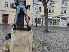 Arnstadtにもバッハが働いていた時があり、広場にはバッハの像がありました。