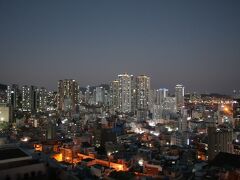 ３４０万という人口を誇り韓国ではソウルに次いで第二の都市、東アジアでも屈指の大都市だけあってビルも多く夜景が美しいですね。横浜や長崎もそうですが、港町って高台が近くにある事も多く、街並みや夜景が美しい事が多いので好きですね。
時間があまりない中でここに来るかは迷ったのですが来てよかったです。