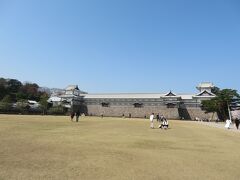 お久しぶりの金沢城公園　三の丸広場
奥に見えるのは五十間長屋と菱櫓(右)と橋爪門続櫓(左)