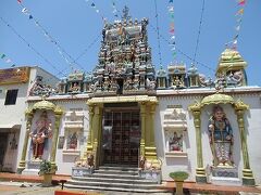 Little Indiaでバスを降り、スリマハマリアマン寺院（Sri Maha Mariamman Temple）へ