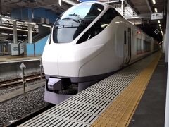 何をするにも時間が掛かるのでなるべく早めに行動します。
駅には早めに行ってこういう写真を撮るのですが余裕がなくて枚数が減ってますね(^_^;)