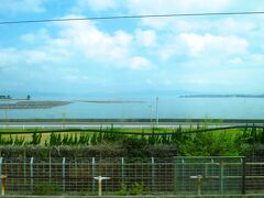 ■浜松 ～ 豊橋駅間
浜松駅を発車して約15km、浜名湖が見えてきました。ウナギ・海苔・牡蠣・スッポンなどの養殖が盛んです。