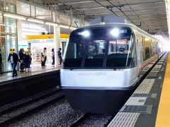 箱根といえば、小田急ですね(^^)

海老名駅まで出て、ロマンスカーに乗り換え…