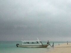 （グラスボート）泊フィッシャリーナ → ハテの浜

ボートからウミガメは見られず。
産卵時期になると、たくさん見られるらしい。

9時25分、はての浜に着いたよー。