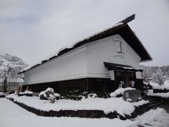 12:51
=仙北市観光情報センター/角館駅前蔵=
角館駅前の右側にある白壁の大きな蔵の観光案内所です。
 武家屋敷までの道案内をはじめ、お食事処の紹介、ホテルや旅館などのご案内をいたします。

▼田沢湖 角館観光協会
https://tazawako-kakunodate.com/ja/