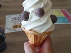 大久野島にあるホテル、休暇村のカフェにある名物「うさぎのはなくソフトクリーム」
インパクトがある見た目と名前ですが、とても美味しかったです。