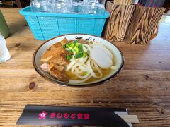 海洋博公園を出てきしもと食堂（八重岳店）へ。
ここの沖縄そばは今回の旅で是非食べたかったのです。
駐車場が無い？本店でなく、行きやすい八重岳店のほうで。（正確には同じ店ではないようですが…。）