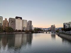 早朝のお散歩はます京橋川沿いを歩きました。