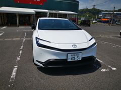 スカイレンタカーで安かったベーシッククラス借りたら新型プリウス！超かっこいい。
これで24時間免責込み6千円ちょい。