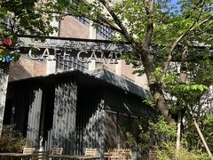 狎鷗亭で降りて、
10分ほどのところにあるCAFE CAMPTONGへ。