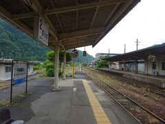 姫新線で中国勝山駅に移動。