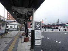 津山駅に戻ってきました。駅前にはバスターミナルがあります。城下町仕様。