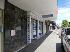 PCR検査を受けたクリニック（ALPHA BIOLOGIE）、ココティエ広場の北のアルマ通り沿い。隣にロクシタン。