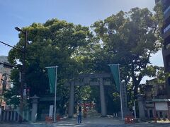 新幹線で博多駅到着後、徒歩10分15分くらいで住吉神社へ。
初めてお伺いしました。
今日一日楽しい旅となりますように。
爽やかな日曜日の朝、太陽が眩しくてとにかく清々しい。
空気をたくさん吸ってリフラッシュ。