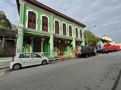 ペナンプラナカンマンション（プラナカン※遺産に特化した博物館）
アジアらしからぬ緑色の建物（周りの建物には馴染んでないね）
※プラナカンは15世紀後半からマレーシアに移住に根付いた中華系移民の子孫
