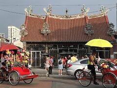 昨日に引き続き、観音寺（Kuan Ying Teng）前を散策