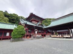 駿府城公園から徒歩15分ほどのところに浅間神社もありました。

浅間神社をぶらぶらとし、バスで静岡駅へと戻りました。