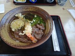 メニューの名前は忘れましたが、肉＆天ぷらそばでした。

名物の出雲そばを食べることができて、よかったです。