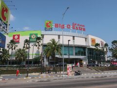 ⑮【Big C Extra Central Pattaya】

店内にカウンター席のレストランあり、一人でも利用でき便利。
飲食衣類等買い物にも便利でした。
店内に別のフードコート有ります。

