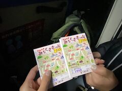 《伊勢市駅～二見浦駅》
東京から伊勢市駅に到着後、電車で二見浦駅へ向かいました！
伊勢市駅～二見浦駅間は約30分に1本電車があります。
今回乗り換え時間はわずか10分。
その10分間で、キャリーケースを伊勢市駅前の観光案内所へ1人500円で預けました。(これで身軽に動ける状態に！)

そして、伊勢市駅から二見浦駅間はICカードが使えず、切符のみ乗車可能なので切符を購入。
ダッシュでホームへ向かい無事電車に間に合いました。


《二見浦駅～夫婦岩東口バス停》
二見浦駅到着後、歩いて5分ほどのところに観光案内所があります。
そこから二見興玉神社の最寄りバス停「夫婦岩東口」までバスで移動。
二見浦駅から歩いて二見興玉神社まで行けますが、25分ほどかかり、冬の参拝で寒かったため、バスを利用しました。

観光案内所でバス内で2日間バスが乗り放題になる『伊勢鳥羽みちくさきっぷ(2DAYS)』を購入する予定でしたが、
バス車内にてご購入して下さいとのことでバスが来るまで待機することに。

定時通りに来たバスに乗車し、車内でみちくさきっぷを購入しようと運転手さんに声をかけたら、行き先が逆方向のバスに乗っていることが判明。

当初乗る予定だった夫婦岩方面のバスに運転手さんが連絡して下さり、たまたま最初の停車バス停にいたのでそこで降車し当初乗る予定だったバスに乗ることができました。

ただでさえ遅れているのに、5分ほどお待たせし皆様に大変ご迷惑をおかけしてしまいました、、、。
これから乗車される方は観光案内所の同じバス停から行き先が違うバスが出ているので、必ず行き先を確認してから乗車して下さいね♪

そして、乗り換えたバス車内にて無事『みちくさきっぷ(2DAYS)』をゲットしました◎
料金は2日間で大人1800円です。伊勢観光はバス移動が多いので充分元が取れます◎