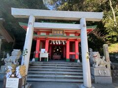 二見興玉神社には、龍宮社もございます。

こちらは海の守り神「綿津見大神（ワタツミノオオミカミ）」を御祭神とする神社です。

海上安全のみならず、商売繁盛や開運招福のご利益があると言われておりますので、ぜひこちらも参拝してみて下さいね。