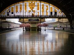 【ファランポーン国鉄駅】

上記のイベントがあり、その時の「Sakura（桜の造花）」がまだ残されています。

