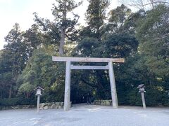 《外宮》
ここの鳥居が外宮の入口です。