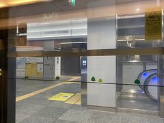 新しくできた大阪駅地下ホーム。