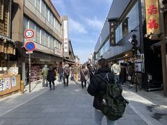 《おはらい町》
内宮側からみたおはらい町です。
日中はたくさんの人で賑わっております♪