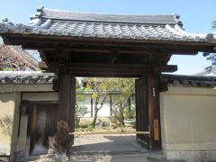 芳春院・1608年（慶長13）、前田利家の夫人松子（芳春院）が玉室宗珀を開山として建立。前田家の菩提寺。