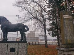 午後は帯広駅からバスに乗ってばんえい競馬場へ。