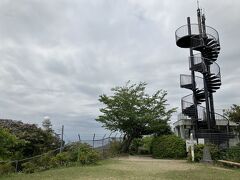 ここが大楠山の頂上。展望台もありますが、閉鎖されています。