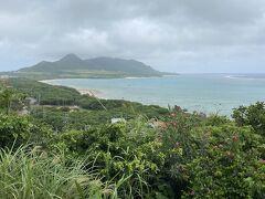 今日は石垣島最北の平久保崎からぐるっと回る予定のため、途中、玉取崎展望台に立ち寄りました。曇り空です。